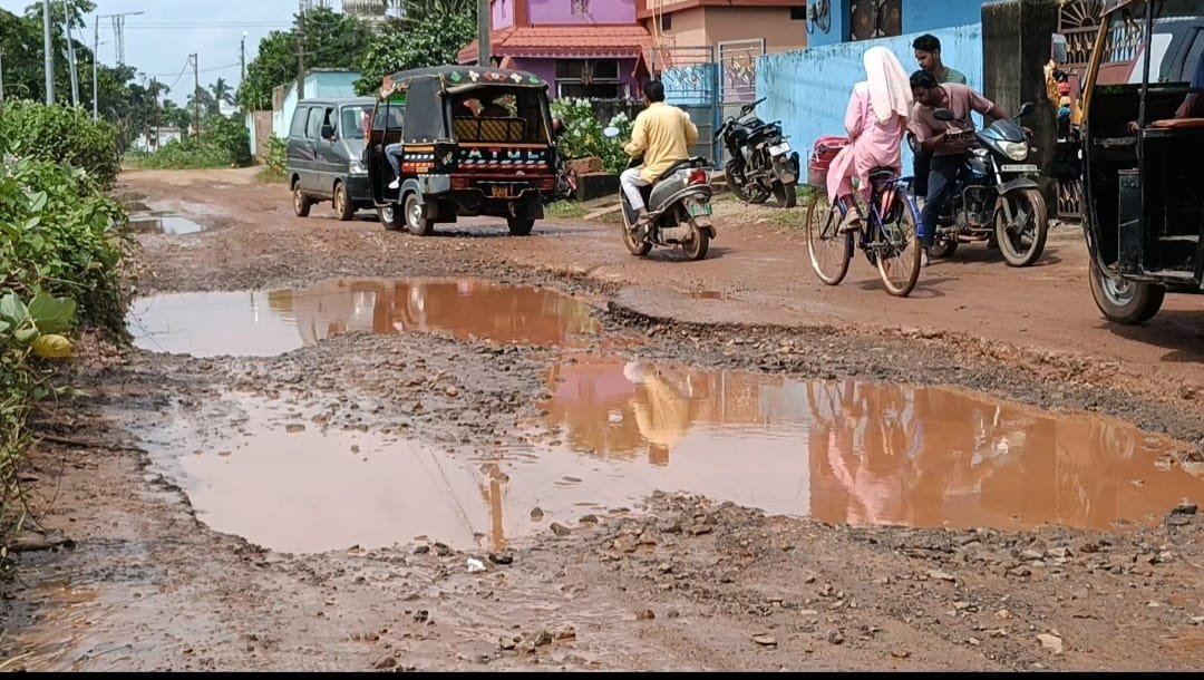 ଖୋର୍ଦ୍ଧା ଗୁରୁଜଙ୍ଗ ଟାଙ୍ଗୀସାହି ନୂଆଗାଁ&nbsp; ରାସ୍ତା ସାଜିଛି ମରଣ ଯନ୍ତା