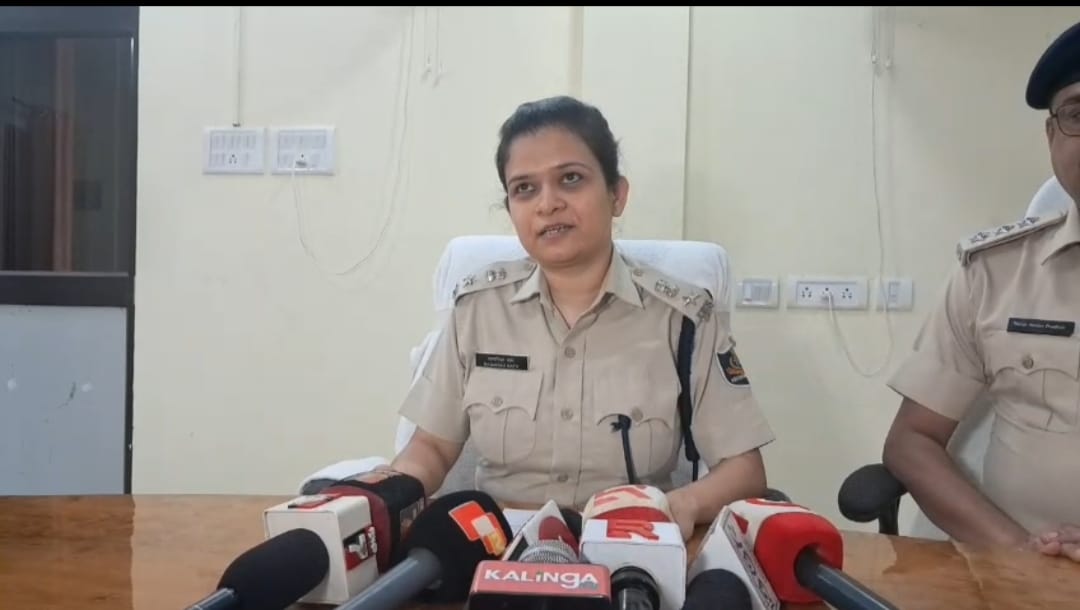 Police Crack Down Brown Sugar Rackets & Seized 258 Grams Brown Sugar.2 Held.