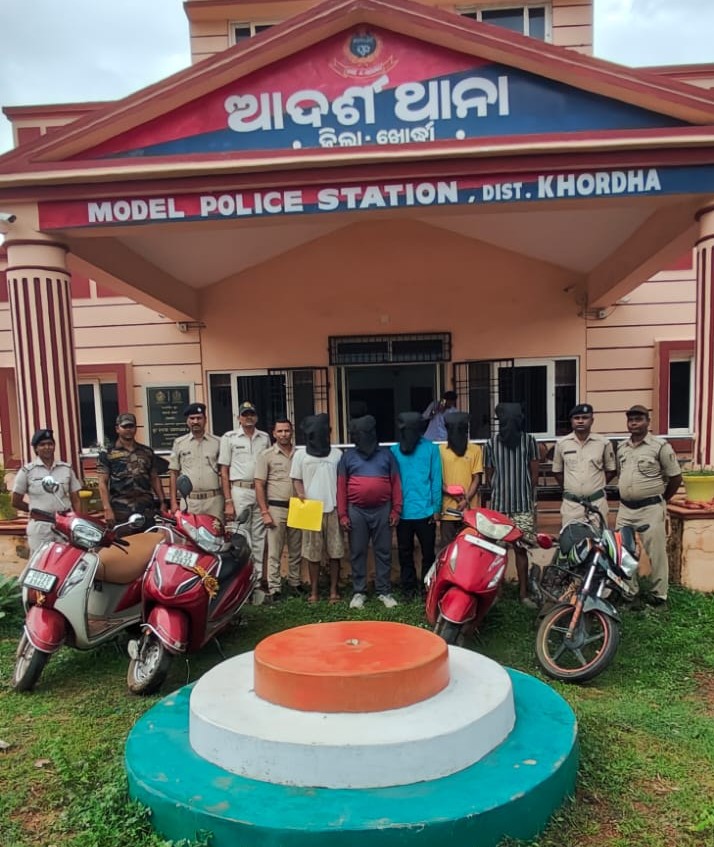 Model Police Seized 20 Grams Brown Sugar & Arrest