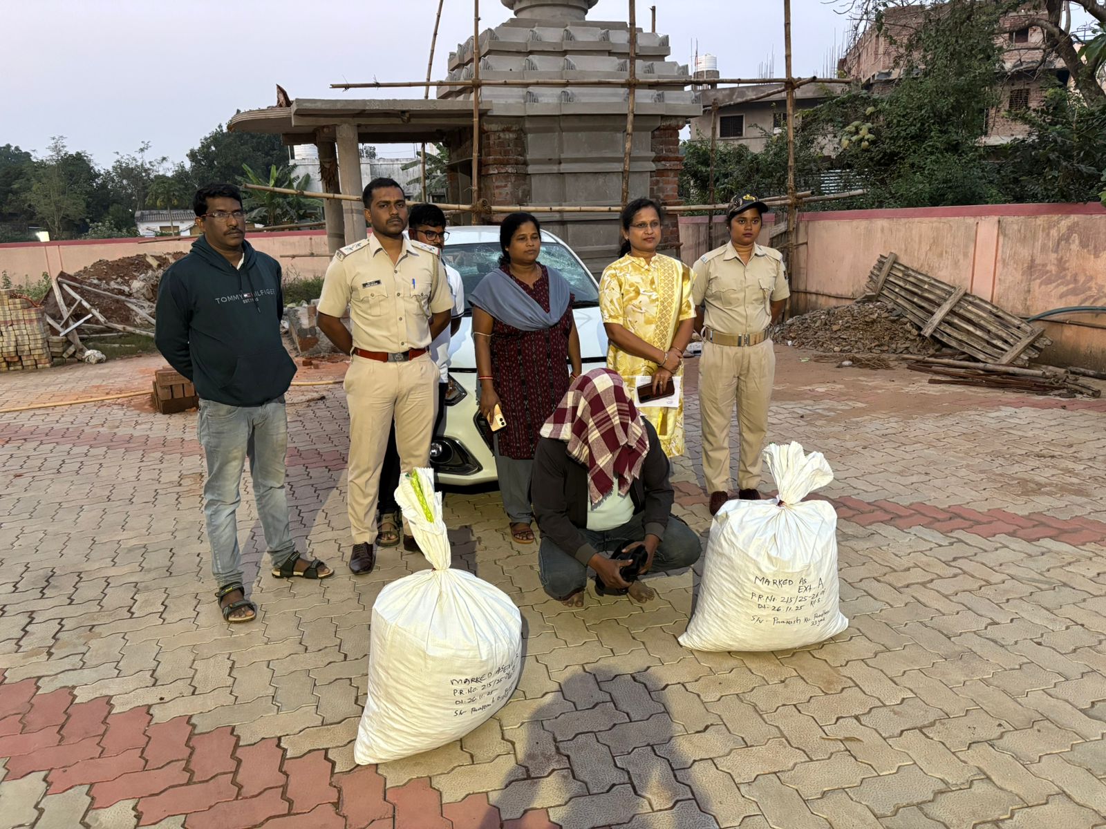 Excise Official’s seized 26 kg of ganja at Khordha and arrested one peddler.